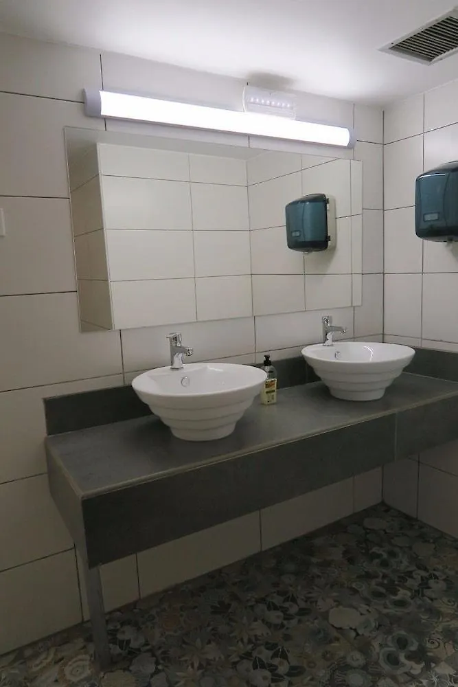 Ξενοδοχείο με διαμερίσματα Sea N Lake View Hotel Apartments Λάρνακα