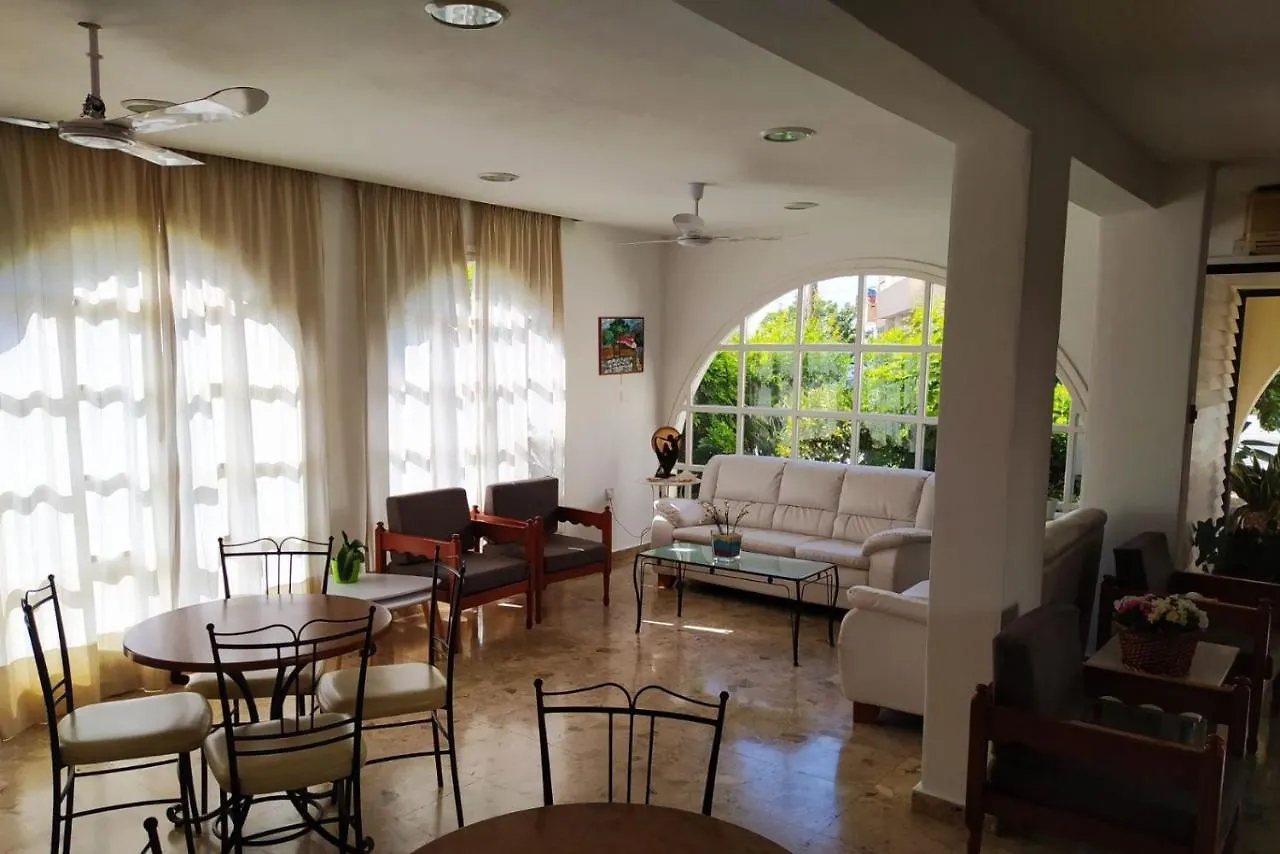 Ξενοδοχείο με διαμερίσματα Sea N Lake View Hotel Apartments Λάρνακα