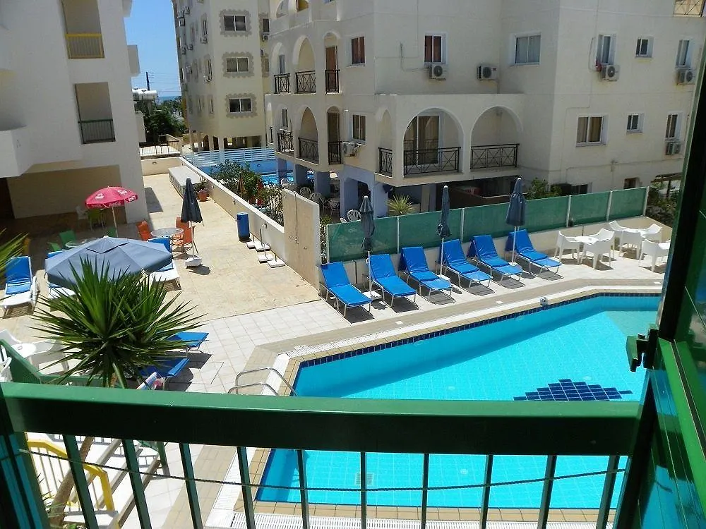 Ξενοδοχείο με διαμερίσματα Sea N Lake View Hotel Apartments Λάρνακα