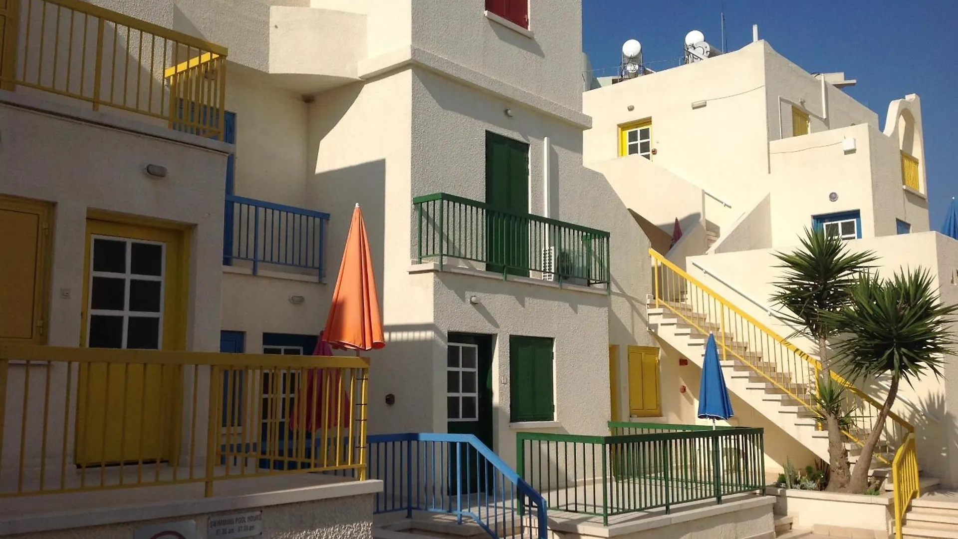 Sea N Lake View Hotel Apartments Λάρνακα