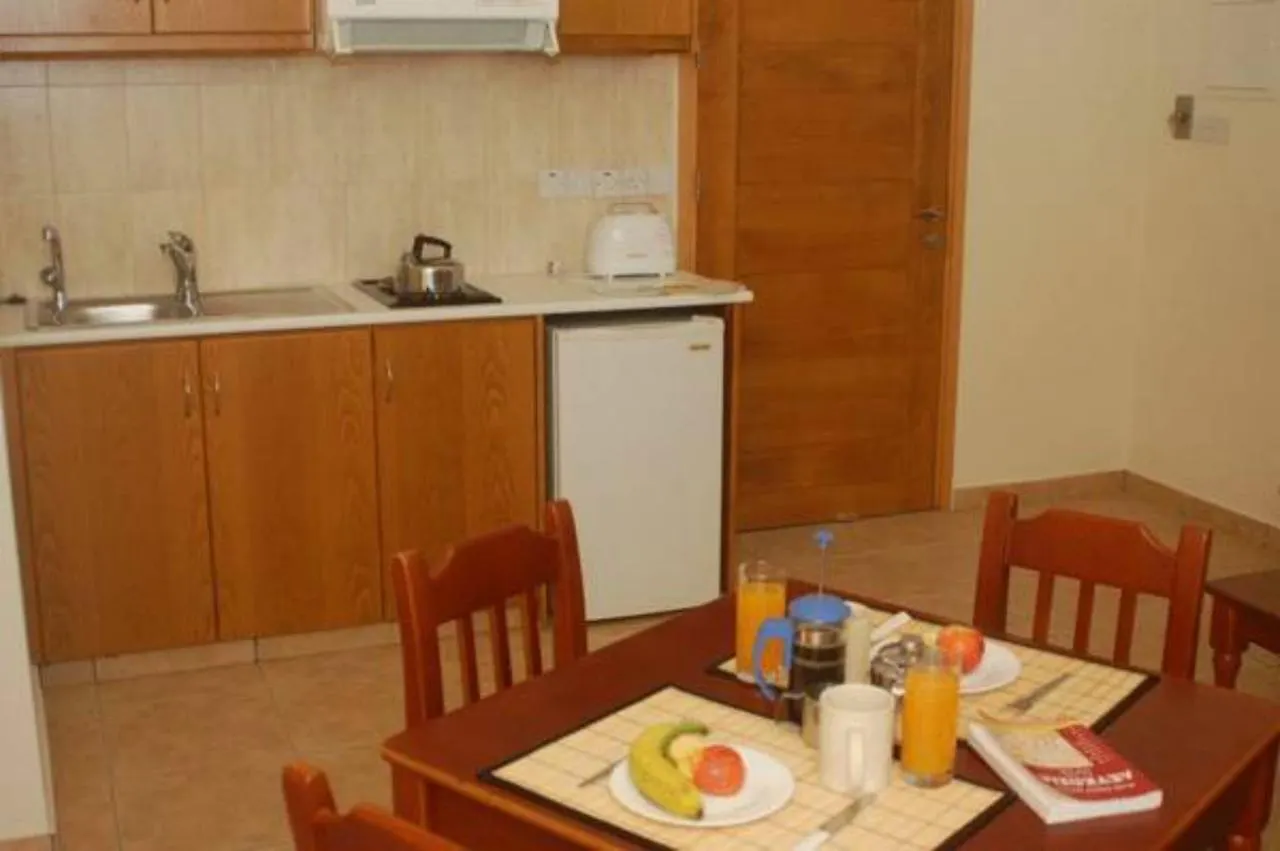Sea N Lake View Hotel Apartments Λάρνακα 2*,