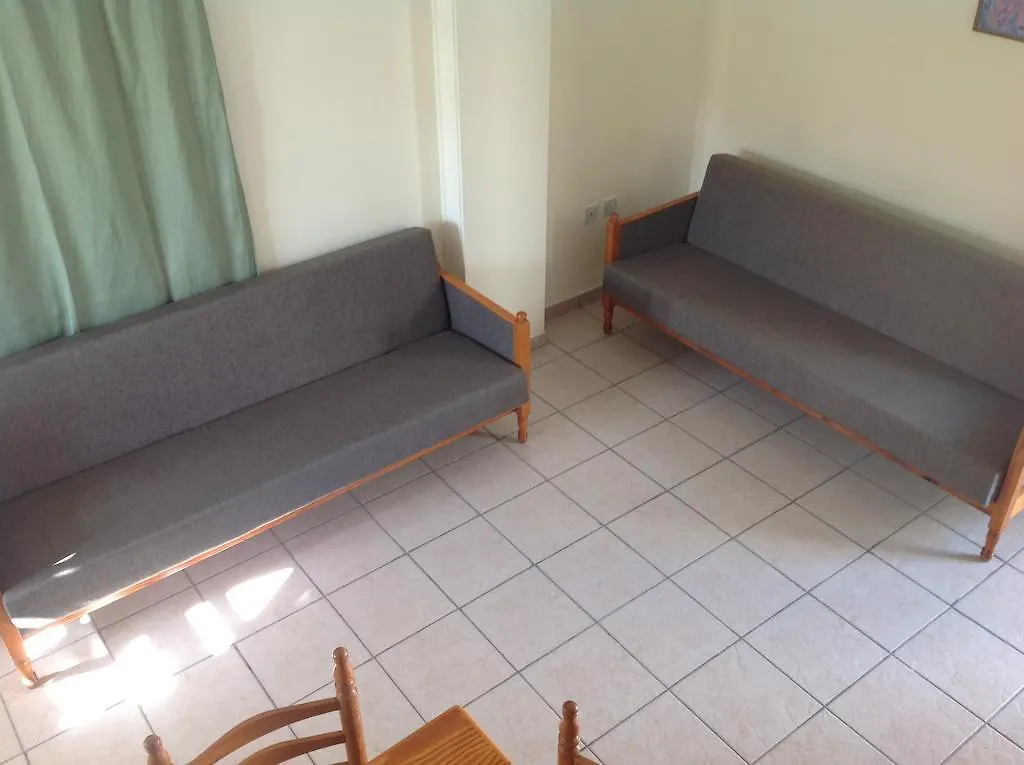 Ξενοδοχείο με διαμερίσματα Sea N Lake View Hotel Apartments Λάρνακα